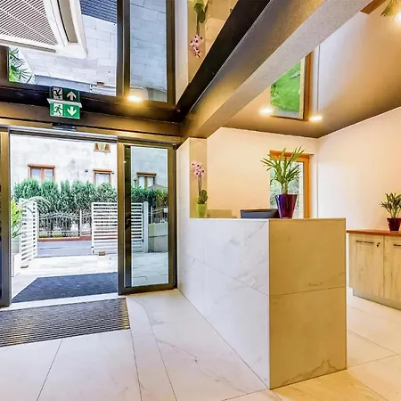 2 Bedroom Cozy In *